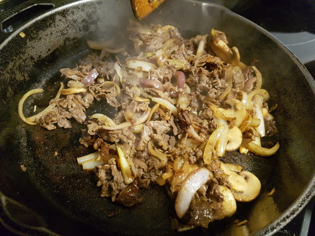 Stir-Fried Beef with Sauteed Onion/Mushroom