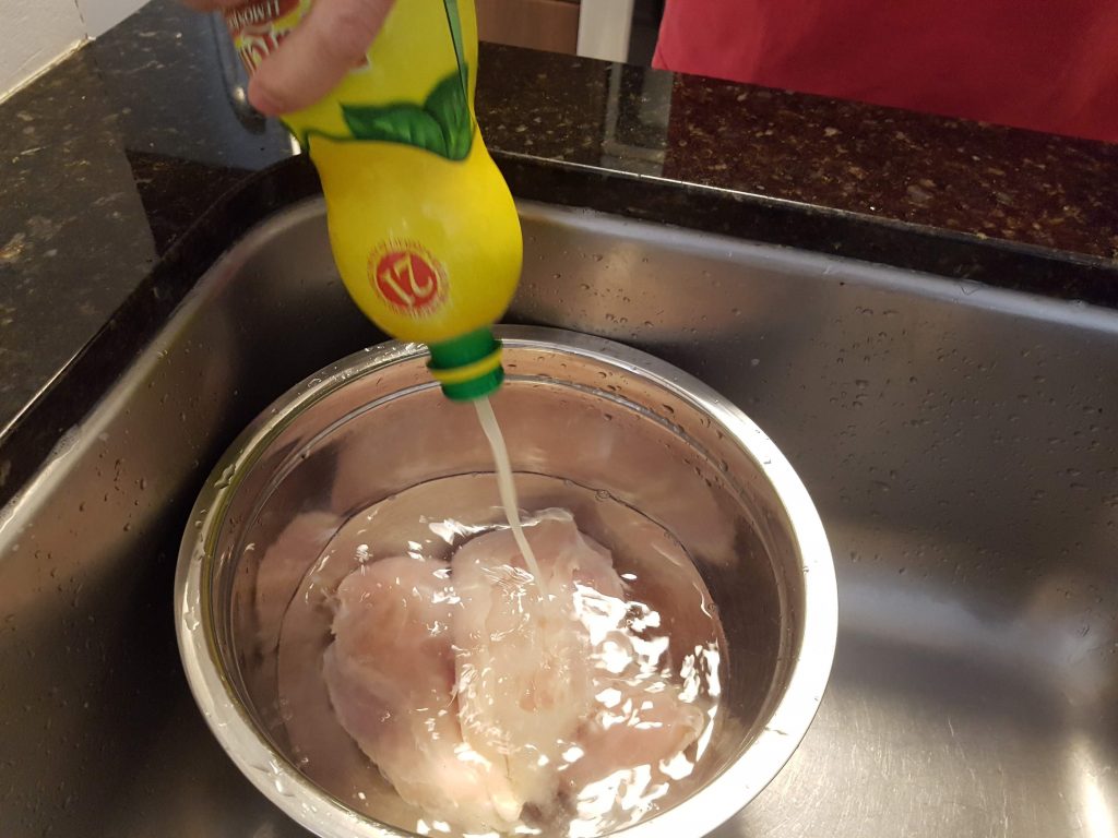 Clean Chicken Breasts with Lemon Juice